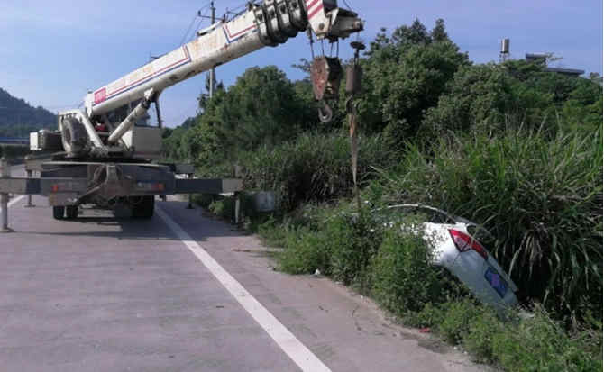 正安重载吊车救援 正安重载吊车救援